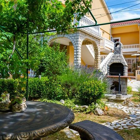Apartman Haus Maja Banjol Exteriér fotografie