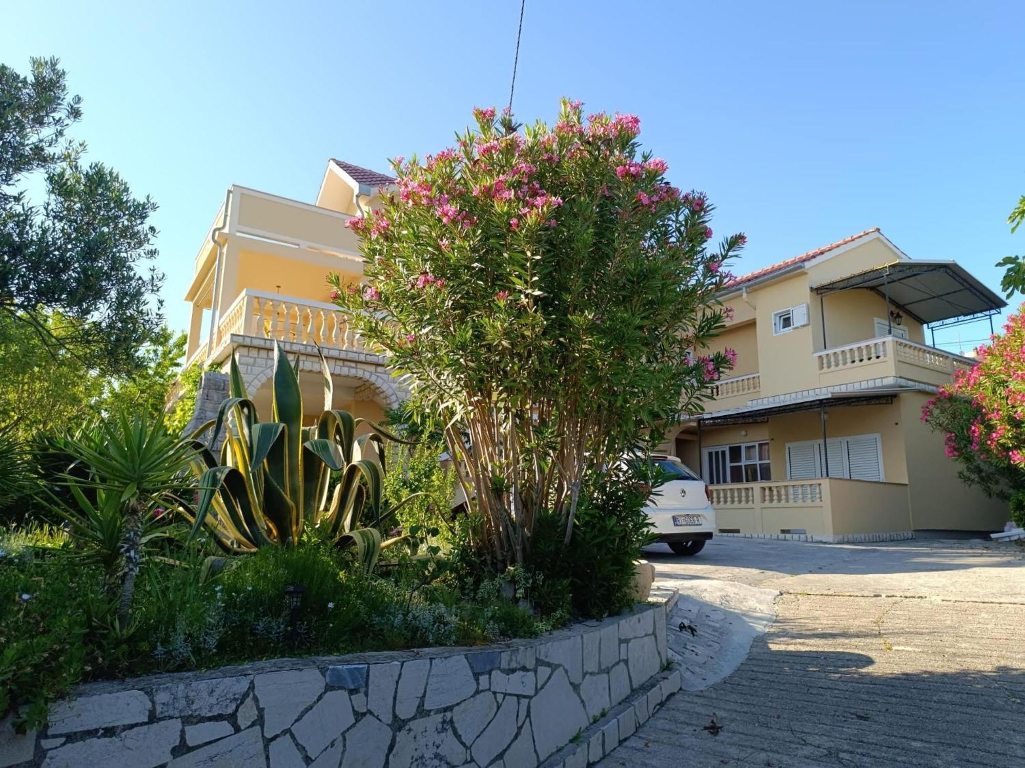 Apartman Haus Maja Banjol Exteriér fotografie