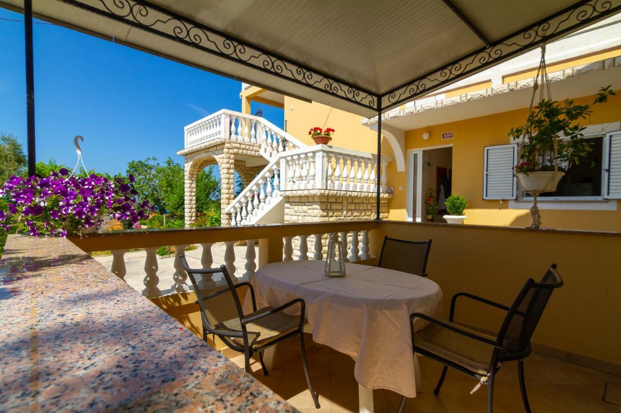 Apartman Haus Maja Banjol Exteriér fotografie
