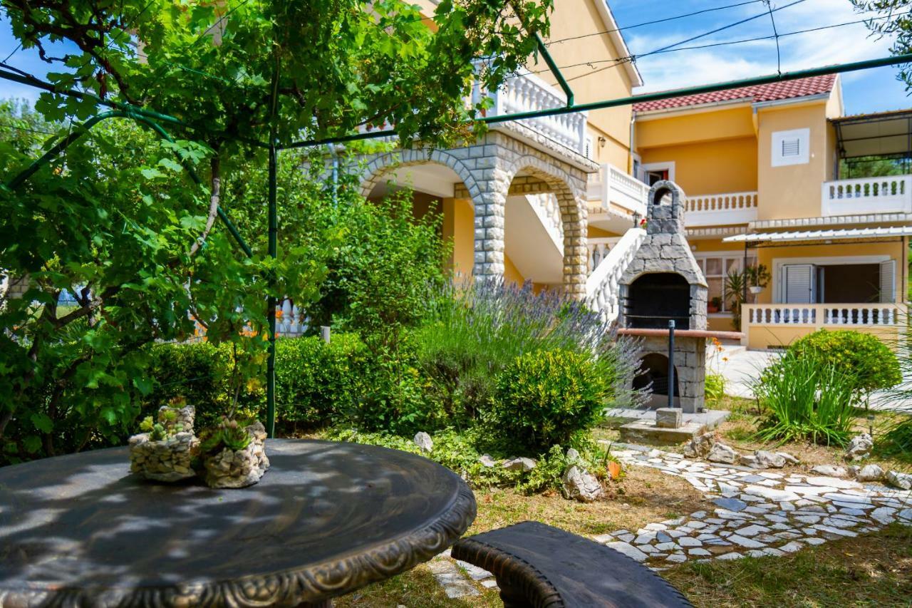Apartman Haus Maja Banjol Exteriér fotografie